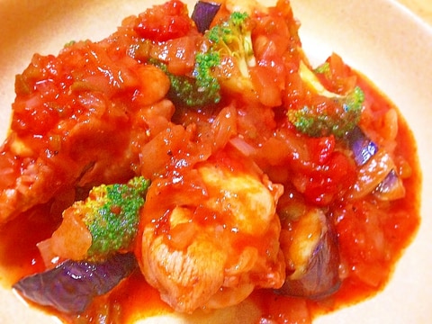 とり手羽元と夏野菜のトマトソース煮込み